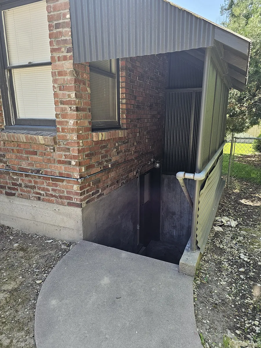 Private entry to unit - 4805 W Denton St #1