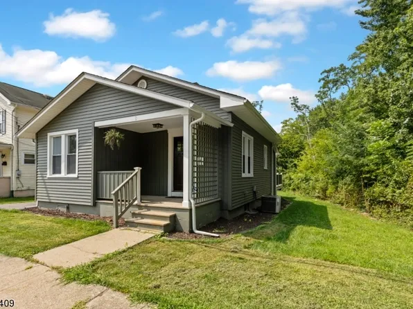 8 Flower Ave, Washington Boro, NJ 07882