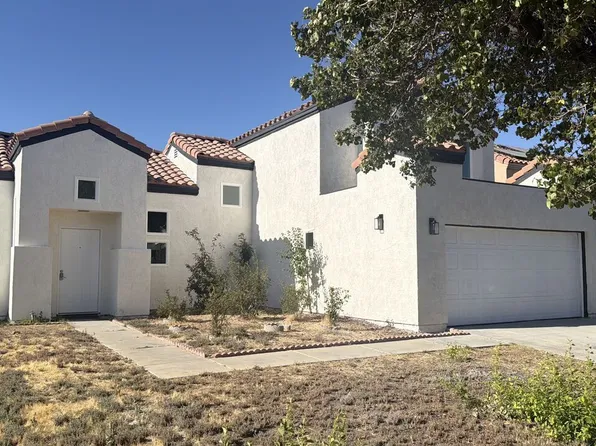 3723 Hollowglen Dr, Palmdale, CA 93550