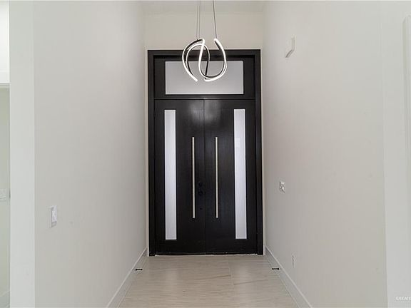2nd image of 2906 Arboledas Dr