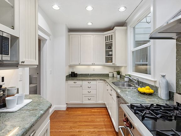 5th image of 1321 Greenwich St