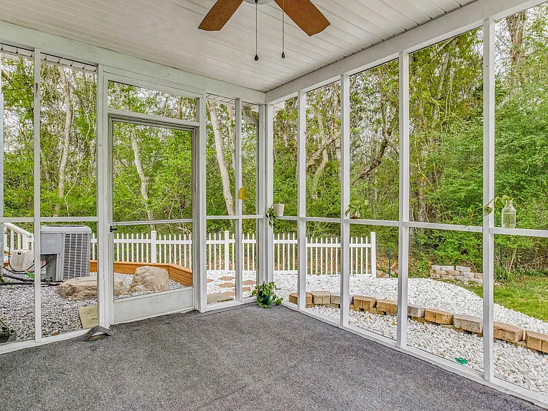 3420 Riverside Dr — Photo 7