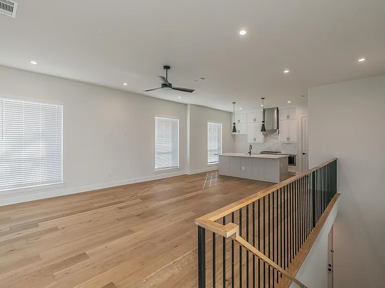 682 W Main St — Photo 14