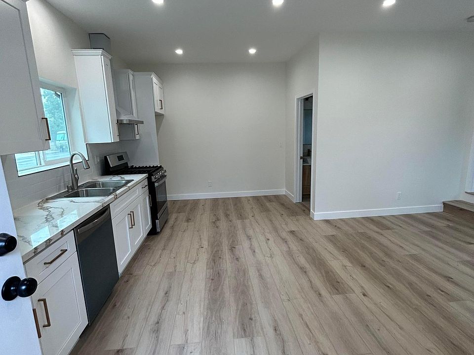 1st image of 7957 Greenbush Ave
