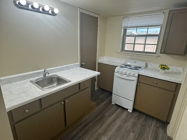 2500 W Hickory St #24 — Photo 5