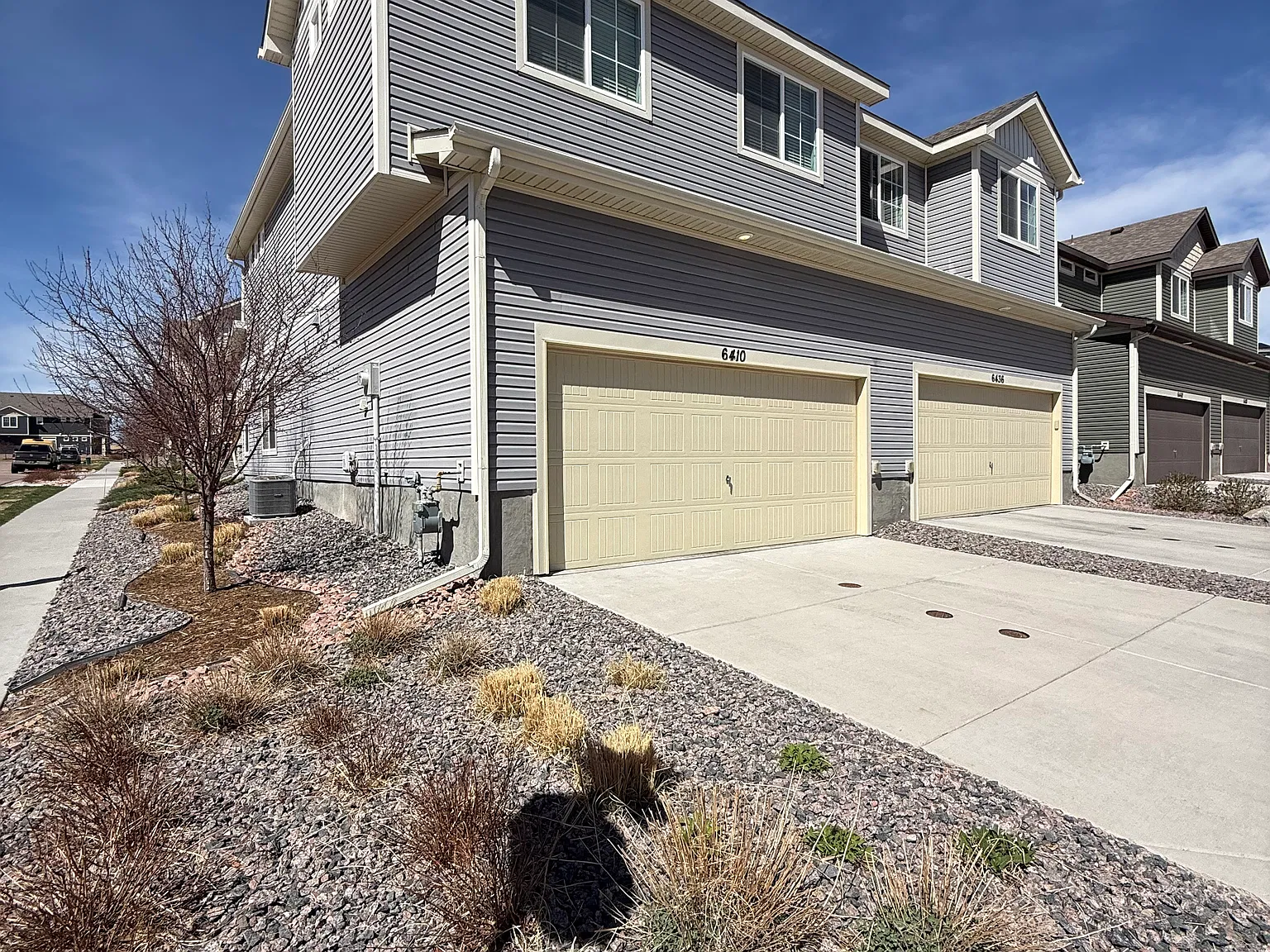 3 bed, 2.5 bath, 1900 sqft, $2,800 — Photo 2