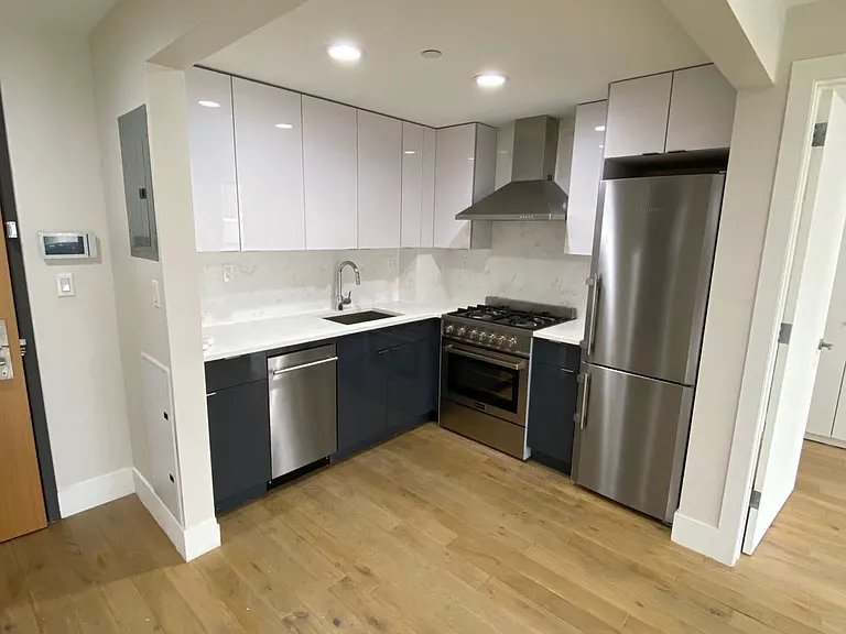 27-05 41st Ave #2G — Photo 6