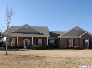 110 Creekwood Dr, Hazel Green, AL 35750