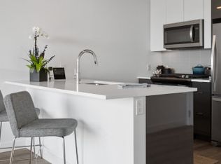 738 W Sheridan Rd #413, Chicago, IL 60613