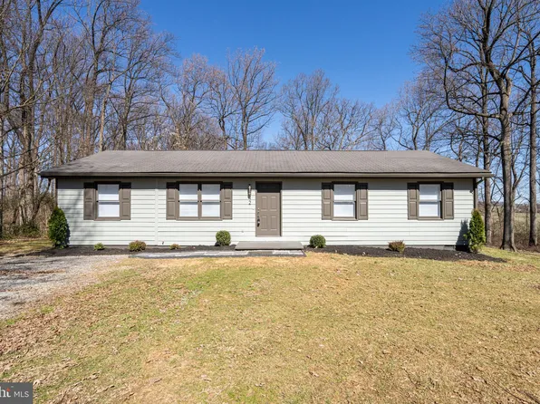 42 End Rd, Bunker Hill, WV 25413