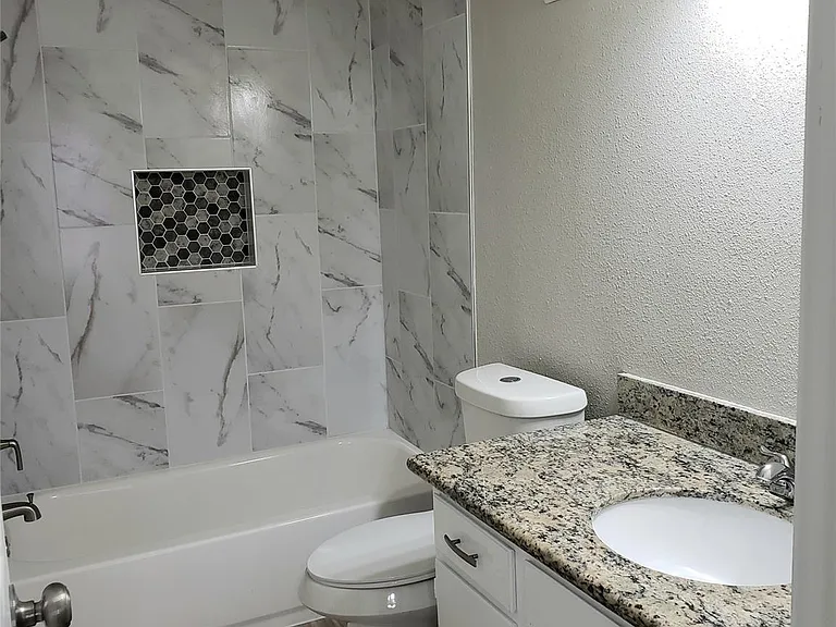 11710 Southlake Dr #29 — Photo 19