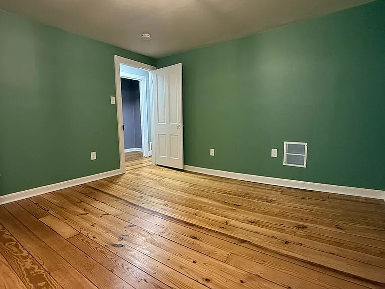 960 Maple St — Photo 15