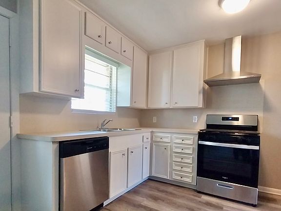 5th image of 1803 Marguerite Ln