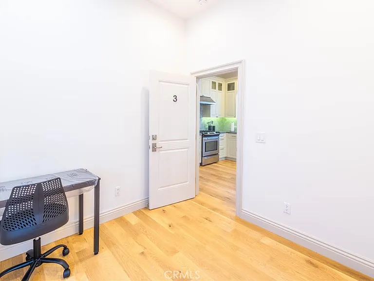 1275 W 23rd St — Photo 27