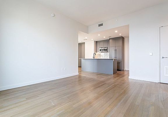 5th image of 515 E 86th St #1105