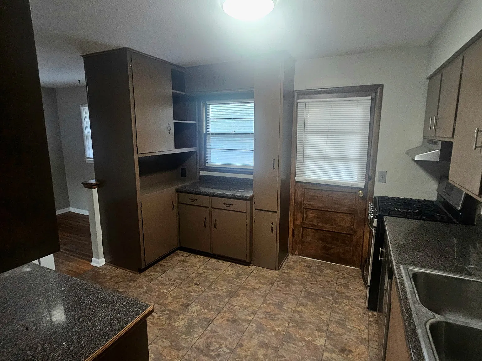 4 bed, 1691 sqft, $1,750 — Photo 3