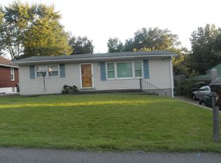 32 Reasor Dr, Saint Louis, MO 63135
