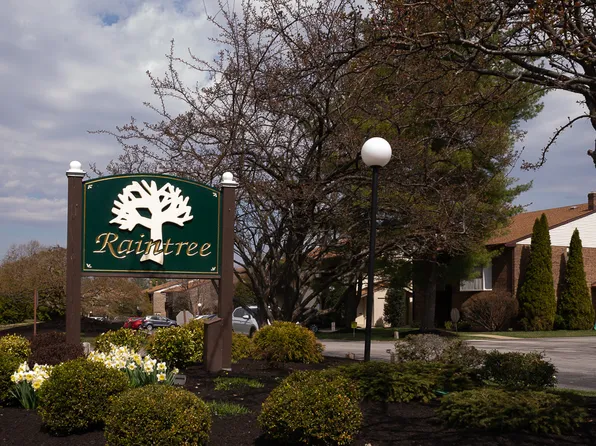 1606 Raintree Ln, Malvern, PA 19355