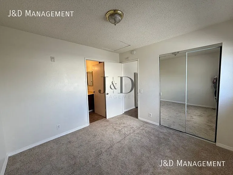 4086 Swift Ave — Photo 10