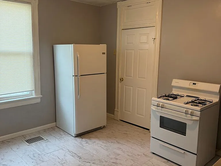215 Courtland Ave #1 — Photo 5