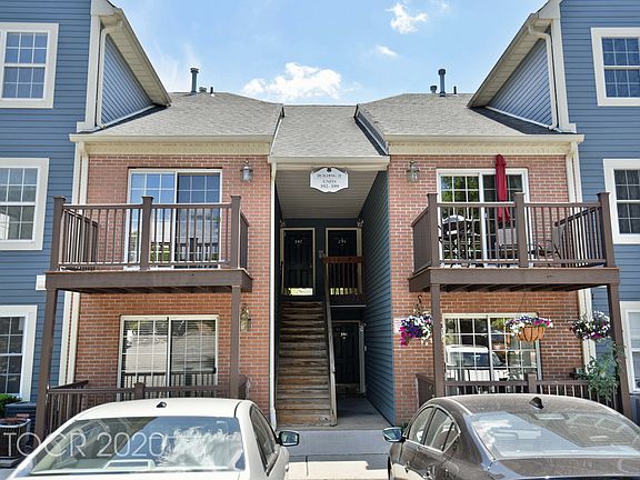 4th image of 394 Cambridge Dr #394
