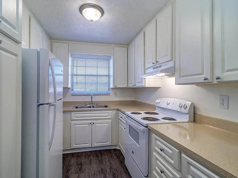 2x2 Kitchen