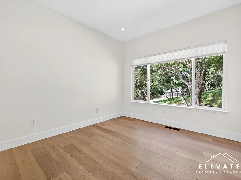 9400 Chalk Hill Rd — Photo 25