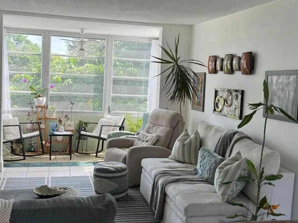 447 NE 195th St APT 310, Miami, FL 33179