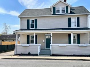 4 North St, Windsor Locks, CT 06096