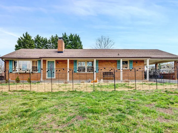 1133 Roundtree Dr, Bedford, VA 24523