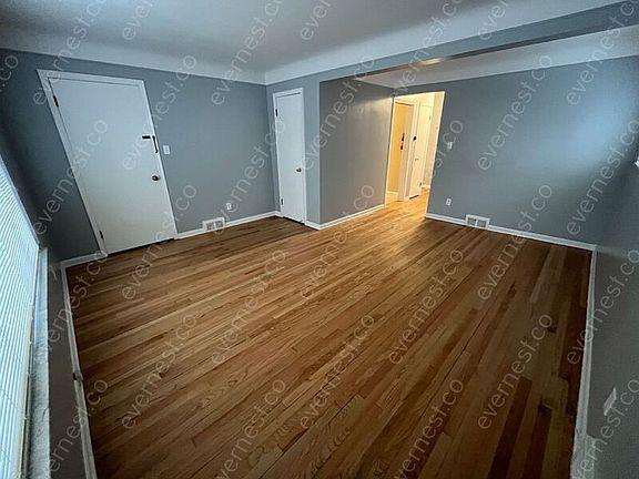 3rd image of 932-34 Beaconsfield Ave