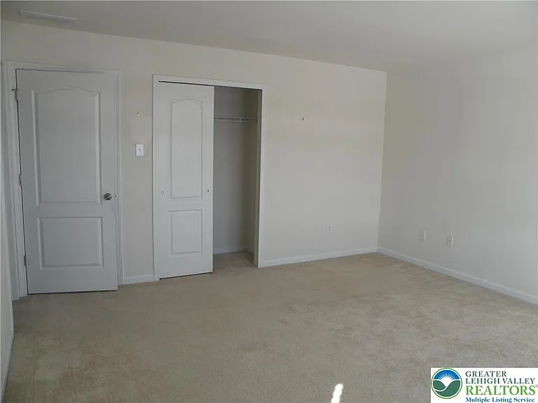 6092 Valley Forge Dr — Photo 6