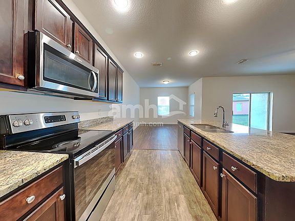 3rd image of 4878 Saint James Ln