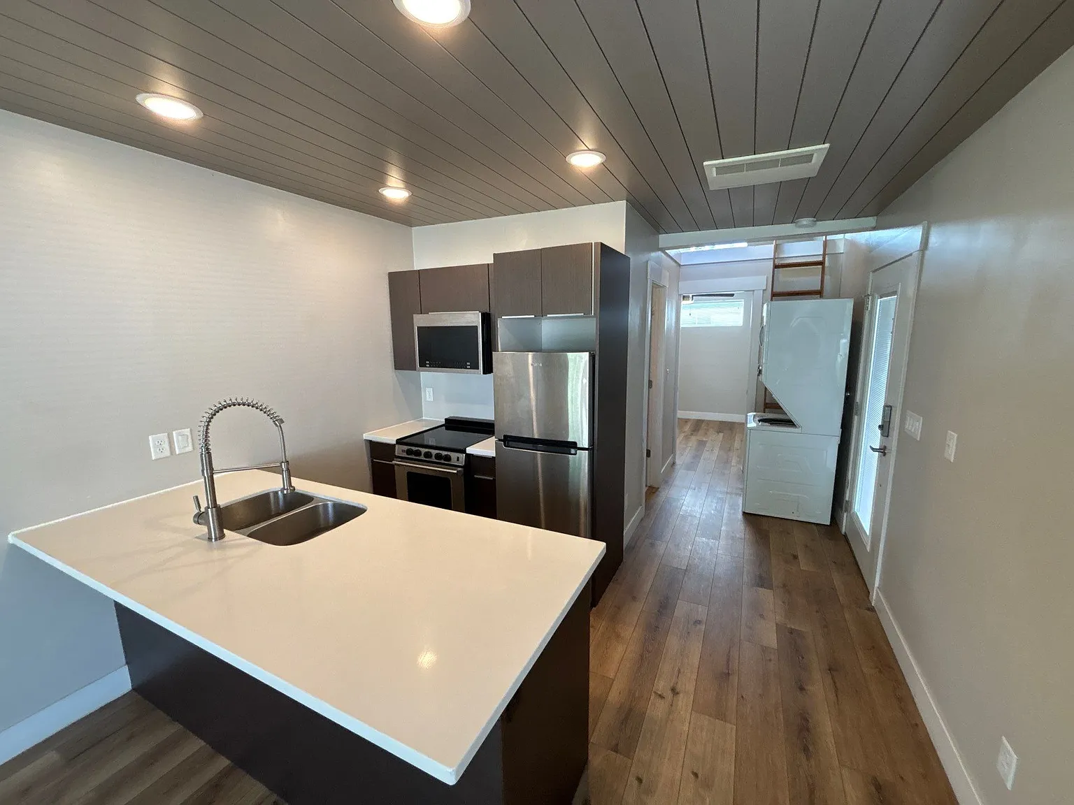 1 bed, 1.0 bath, 692 sqft, $1,545 — Photo 4