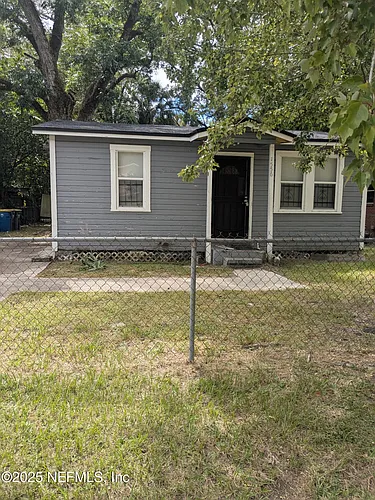 1556 W 28th St Photo 1