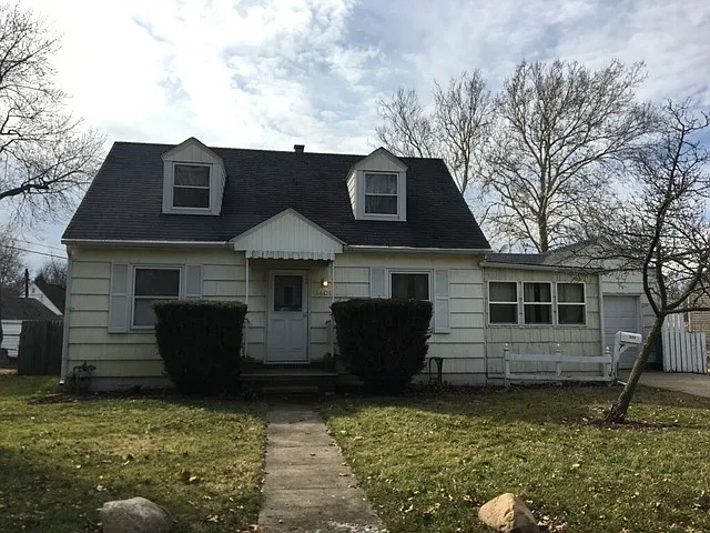 1401 Winding Ln photo 1