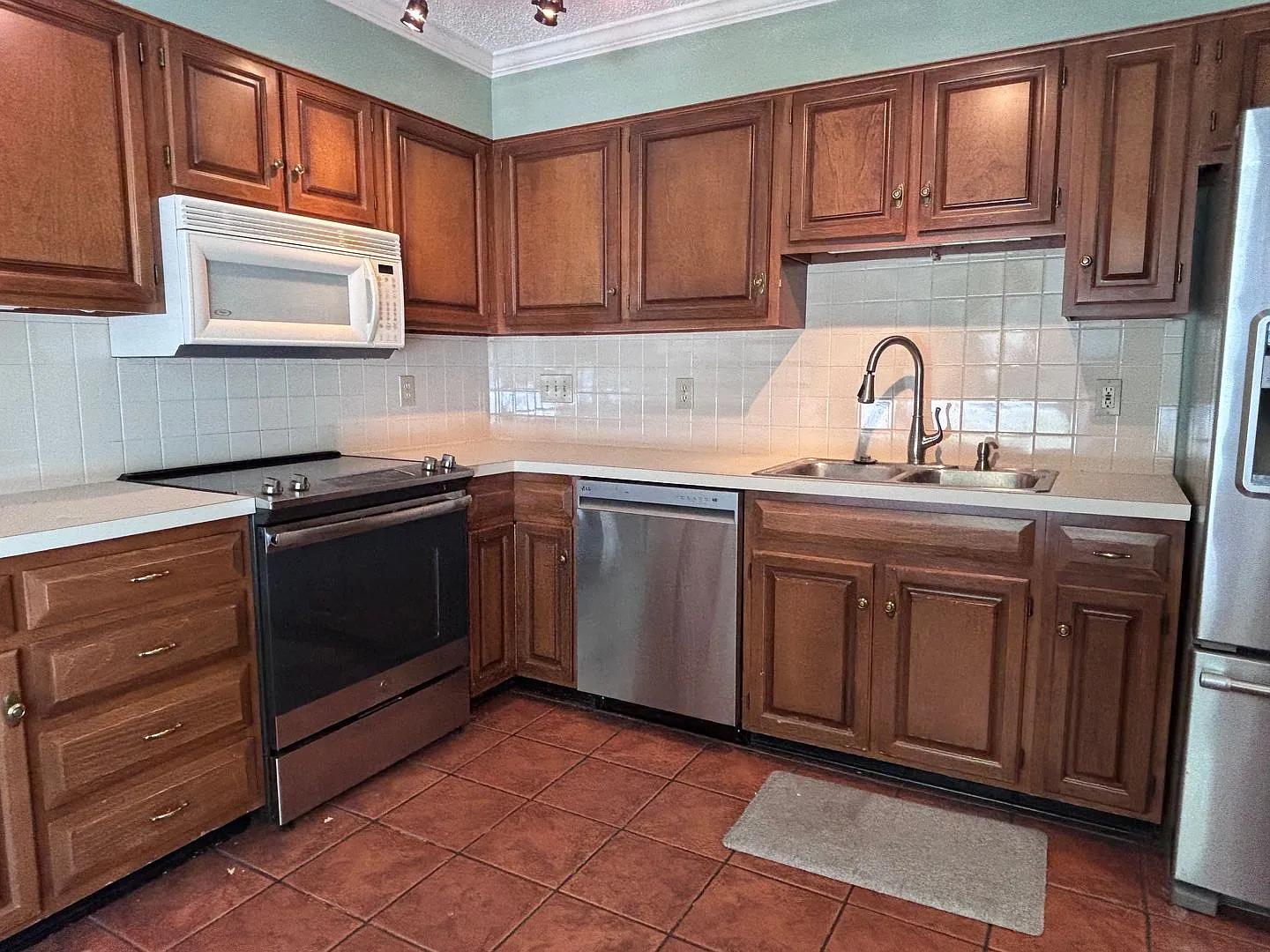Spacious 3 Bedroom Townhome in Oak Ridge Meadows — Photo 4