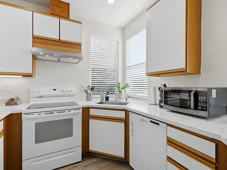 437 Norfolk Dr — Photo 32