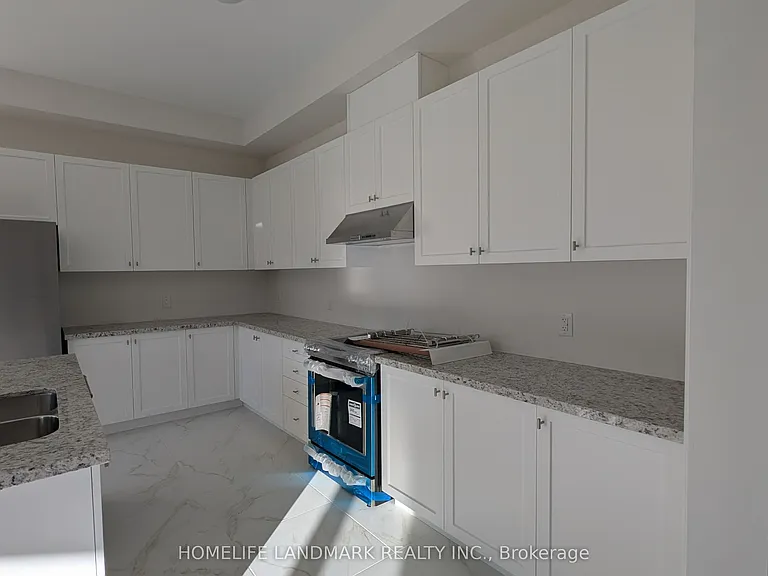 2868 Shortreed Gdns — Photo 9