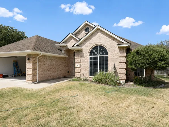 548 NW Wintercrest Rd, Burleson, TX 76028