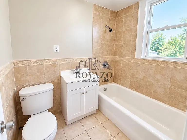 2 bed, 650 sqft, $1,795 — Photo 3
