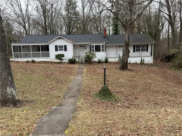 1142 Manning St, Eden, NC 27288