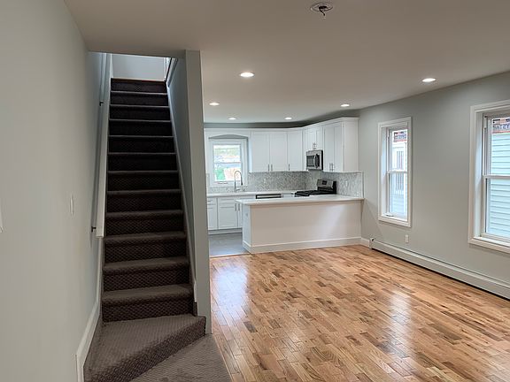 3rd image of 10922 157th St