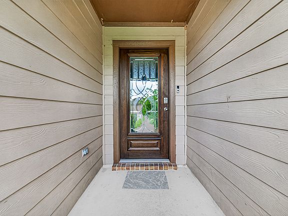 3rd image of 19910 Roycroft Ln