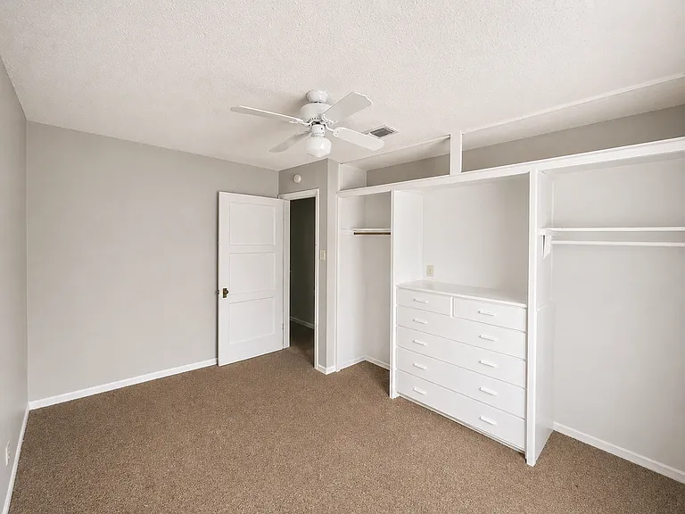 5400 Harmon Ave — Photo 13