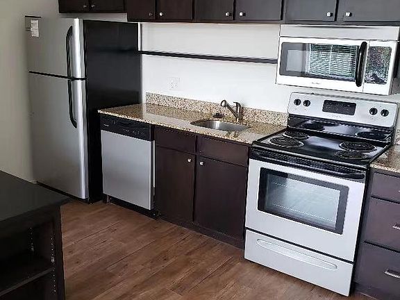 3rd image of 1867 Globe St #1867