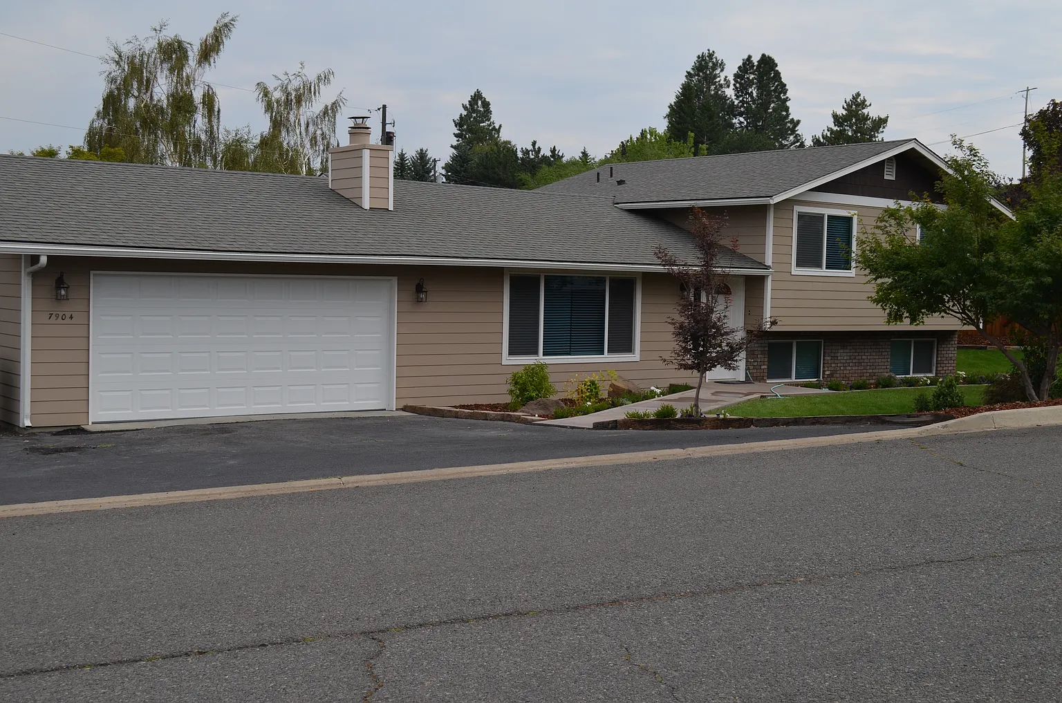 7904 Englewood Crest Dr photo 1
