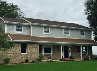 614 Ridgeview Dr, Ephrata, PA 17522