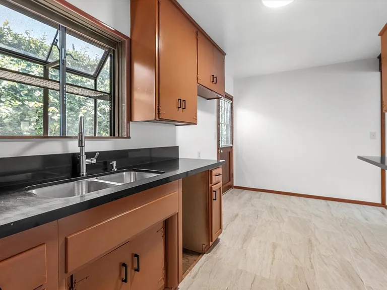 1127 Harrison Ave — Photo 1