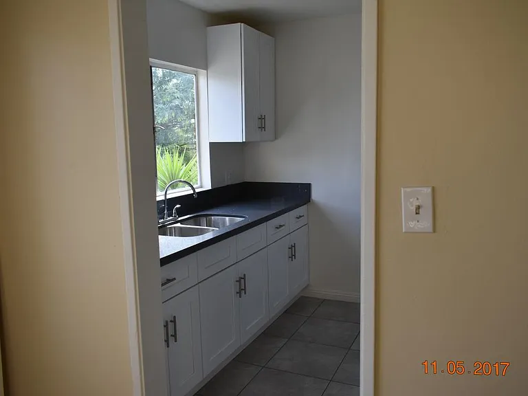Brand new kitchen/ lots of cabinet space